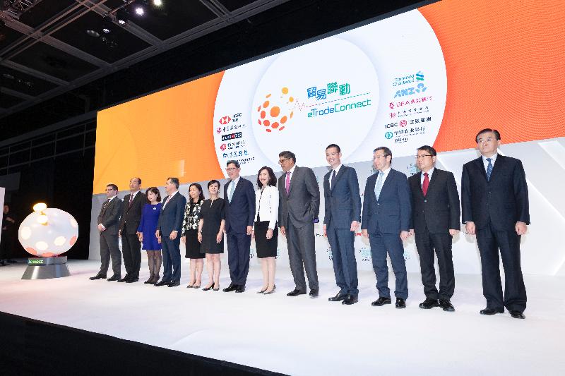 香港金融管理局於十月三十一日香港金融科技周宣布正式啟動「貿易聯動」－－一個建基於區塊鏈技術的貿易融資平台。

