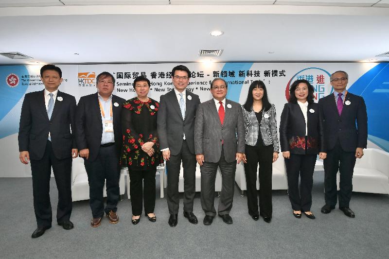 The Secretary for Commerce and Economic Development, Mr Edward Yau, attended the "Seminar on 'Hong Kong's Experiences for International Trade': New Horizon．New Technology．New Model" held in Shanghai today (November 6). Photo shows Mr Yau (fourth left) with the Permanent Secretary for Commerce and Economic Development (Commerce, Industry and Tourism), Miss Eliza Lee (third left); the Director-General of Trade and Industry, Ms Salina Yan (second right); the Executive Director of the Hong Kong Trade Development Council, Ms Margaret Fong (third right); the Chairman of the Fung Group, Dr Victor Fung (fourth right); Expert Partner of Sequoia China Fund Mr Herbert Chia (second left); the Chief Corporate Banking Officer of Bank of China (Hong Kong) Limited, Mr Lin Guangming (first left); and Member of the Greater China Legal Affairs Committee of the Law Society of Hong Kong Mr Lawrence Yeung (first right) at the seminar.
