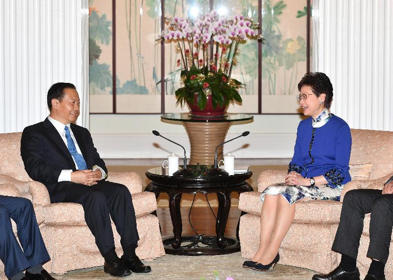 The Chief Executive, Mrs Carrie Lam (right), met the Secretary of the CPC Sichuan Provincial Committee, Mr Peng Qinghua (left), at Government House this evening (November 7).