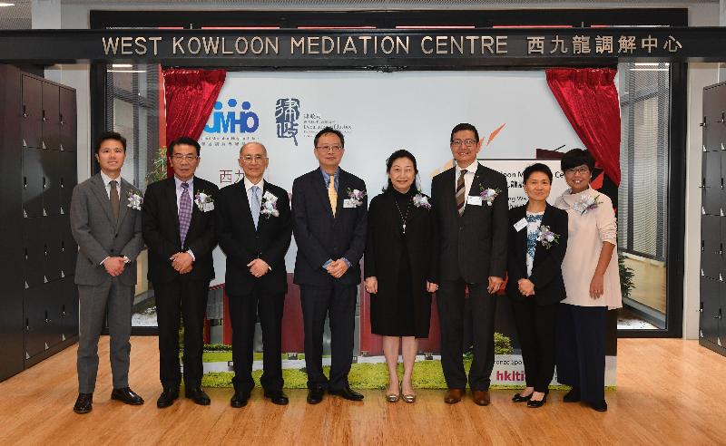 The Secretary for Justice, Ms Teresa Cheng, SC (fourth right), is pictured today (November 8) in a group photo with the Vice-President of the Court of Appeal of the High Court, Mr Justice Johnson Lam (fourth left); the Chairman of the Joint Mediation Helpline Office (JMHO), Mr Antony Man (third right); the Founding Chairman and advisor of the JMHO, Mr Chan Bing-woon (third left), and other guests at the opening ceremony of the West Kowloon Mediation Centre.