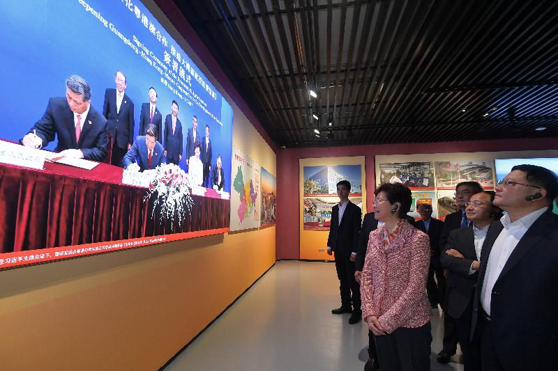 The Chief Executive, Mrs Carrie Lam, today (November 10), leading a delegation to Shenzhen in celebration of the 40th anniversary of the country's reform and opening up, toured the "Great Tides Surge Along the Pearl River - 40 Years of Reform and Opening-up in Guangdong" exhibition held at the Shenzhen Reform and Opening-up Exhibition Hall. Photo shows Mrs Lam (third right); the Secretary of the CPC Shenzhen Municipal Committee, Mr Wang Weizhong (first right); the Director of the Liaison Office of the Central People's Government in the Hong Kong Special Administrative Region, Mr Wang Zhimin (second right); and other delegation members.