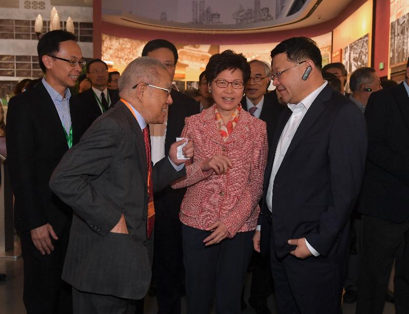 The Chief Executive, Mrs Carrie Lam, today (November 10), leading a delegation to Shenzhen in celebration of the 40th anniversary of the country's reform and opening up, toured the "Great Tides Surge Along the Pearl River - 40 Years of Reform and Opening-up in Guangdong" exhibition held at the Shenzhen Reform and Opening-up Exhibition Hall. Photo shows Mrs Lam (third left), chatting with the Secretary of the CPC Shenzhen Municipal Committee, Mr Wang Weizhong (first right), and the most senior member of the delegation, Mr Tim Lam (second left).