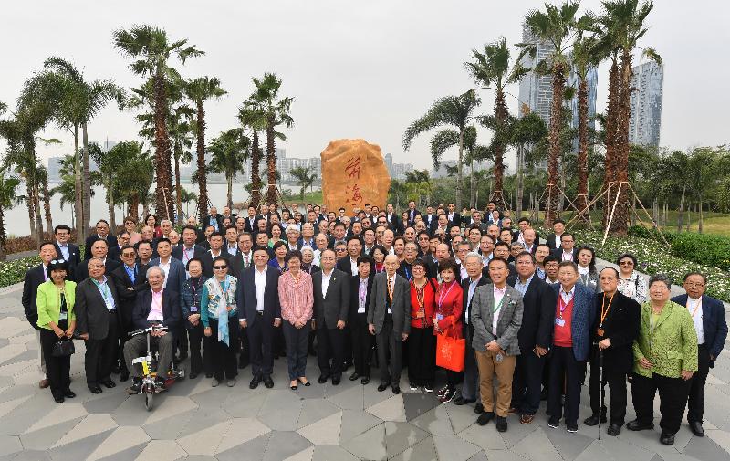 The Chief Executive, Mrs Carrie Lam, today (November 10), leading a delegation to Shenzhen in celebration of the 40th anniversary of the country's reform and opening up, visited the Qianhai Stone Park. Photo shows Mrs Lam (front row, seventh left); the Secretary of the CPC Shenzhen Municipal Committee, Mr Wang Weizhong (front row, sixth left); the Director of the Liaison Office of the Central People's Government in the Hong Kong Special Administrative Region, Mr Wang Zhimin (front row, eighth left); and other delegation members at the Park.