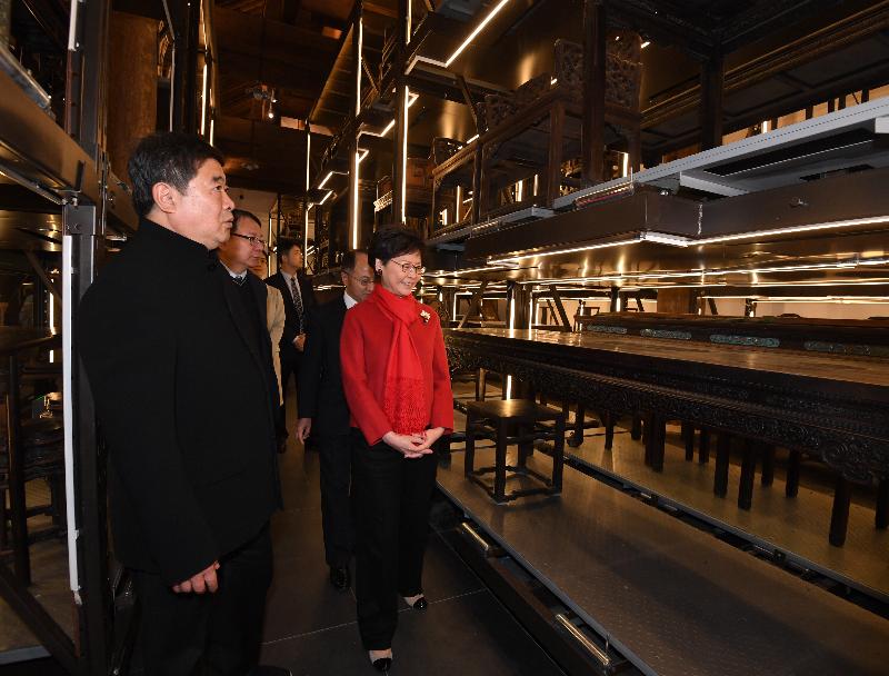 The Chief Executive, Mrs Carrie Lam, today (November 11), leading a delegation to Beijing in celebration of the 40th anniversary of the country's reform and opening up, visited the Palace Museum. Photo shows the Director of the Palace Museum, Dr Shan Jixiang (first left), introducing the cultural relics of the Furniture Gallery to Mrs Lam (first right).