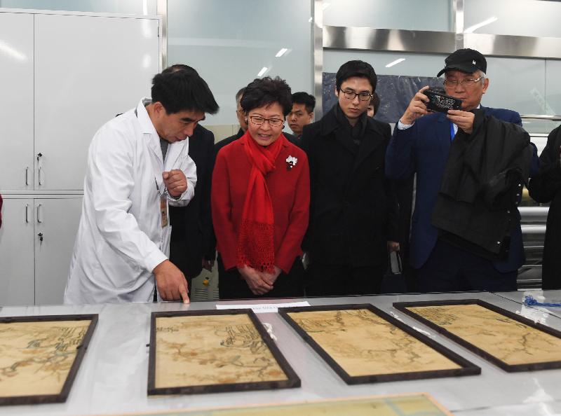 The Chief Executive, Mrs Carrie Lam, today (November 11), leading a delegation to Beijing in celebration of the 40th anniversary of the country's reform and opening up, visited the Palace Museum. Photo shows Mrs Lam (second left) and other delegation members receiving a briefing on cultural relics conservation by a staff of the Hospital for Conservation.