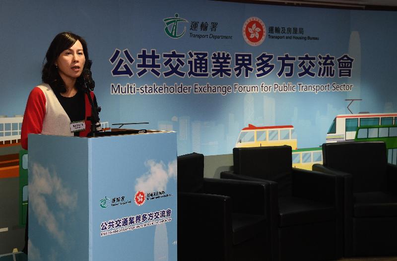 The Commissioner for Transport, Ms Mable Chan, delivers a closing speech at the Multi-stakeholder Exchange Forum for Public Transport Sector today (November 12). She thanked the participants and guests for their innovative suggestions to improve the quality and operating environment of public transport services.