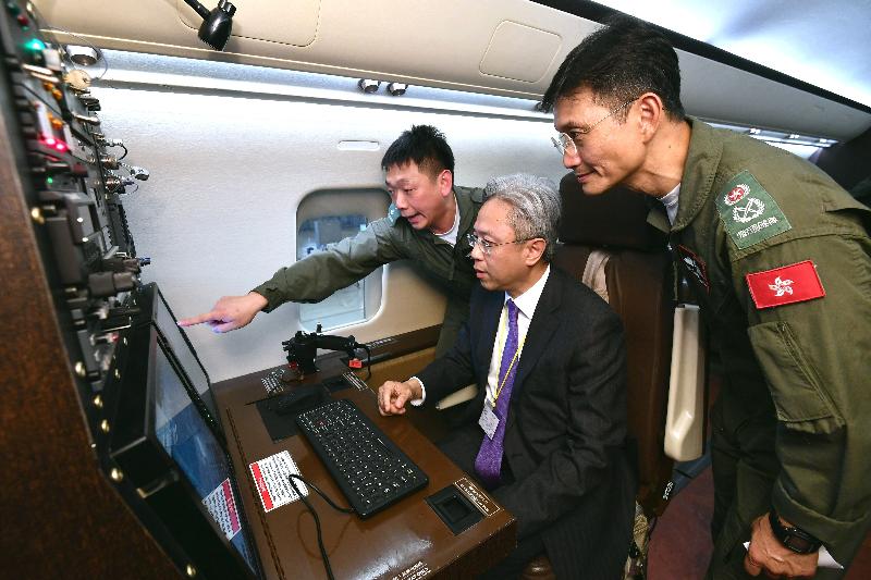 The Secretary for the Civil Service, Mr Joshua Law, visited the Government Flying Service (GFS) today (November 12). Photo shows Mr Law (centre) on board the challenger 605 multi-purpose aircraft to learn about the missions of colleagues in using the aircraft. Looking on is the Controller of the GFS, Captain Michael Chan (right).
