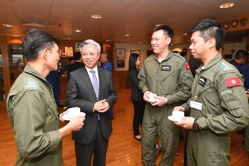 The Secretary for the Civil Service, Mr Joshua Law, today (November 12) visited the Government Flying Service (GFS). Photo shows Mr Law (second left) meeting with staff representatives of various grades at a tea gathering to exchange views on matters of concern. Looking on is the Controller of the GFS, Captain Michael Chan (first left).