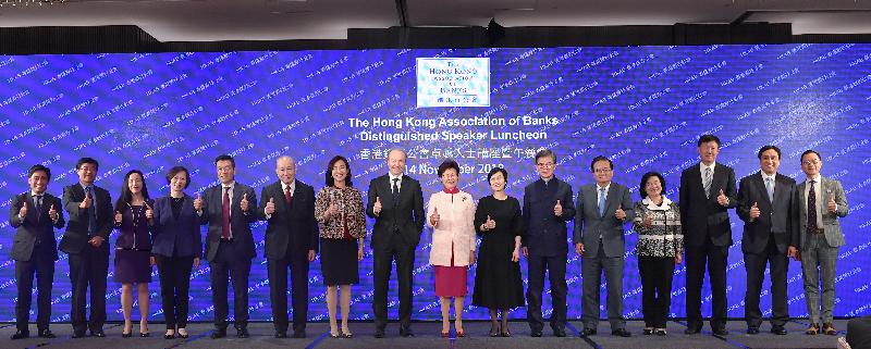 The Chief Executive, Mrs Carrie Lam, attended the Hong Kong Association of Banks (HKAB) Distinguished Speaker Luncheon today (November 14). Photo shows Mrs Lam (eighth right); the Chairperson of the HKAB and Chief Executive (Hong Kong) of HSBC, Ms Diana Cesar (seventh right); and other principal guests at the luncheon.