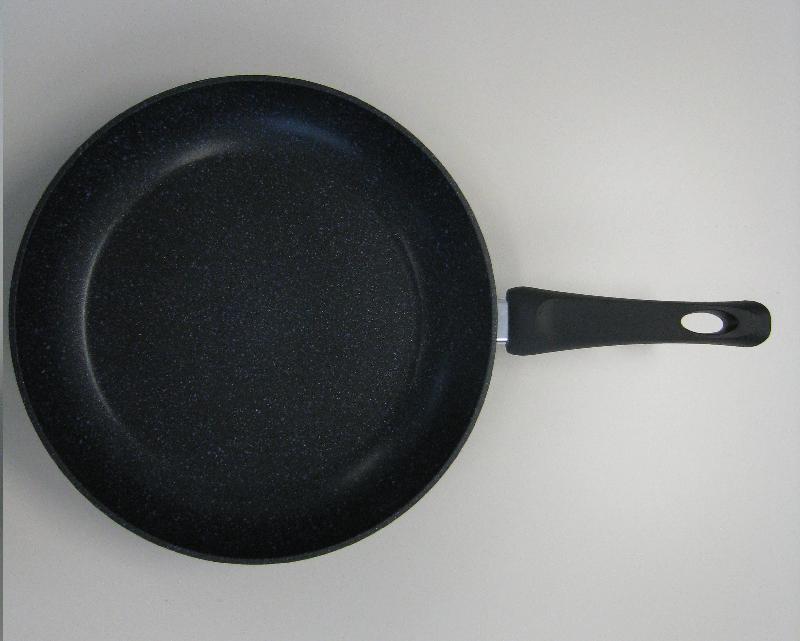 Hong Kong Customs today (November 15) alerted members of the public on the potential risk of handle fracture in a model of frying pan.