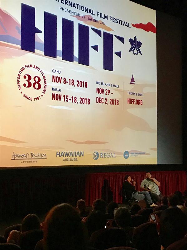 第三十八届夏威夷国际电影节十一月八至十八日（夏威夷时间）在美国夏威夷举行。香港导演王家卫（左）和夏威夷国际电影节艺术总监Anderson Le（右）十一月十五日（夏威夷时间）出席在电影《重庆森林》放映后的答问会。
