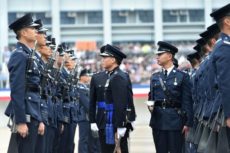 The Deputy Commissioner of Police (Operations), Mr Lau Yip-shing, today (November 17) inspects a passing-out parade of 52 probationary inspectors and 169 recruit police constables at the Hong Kong Police College.