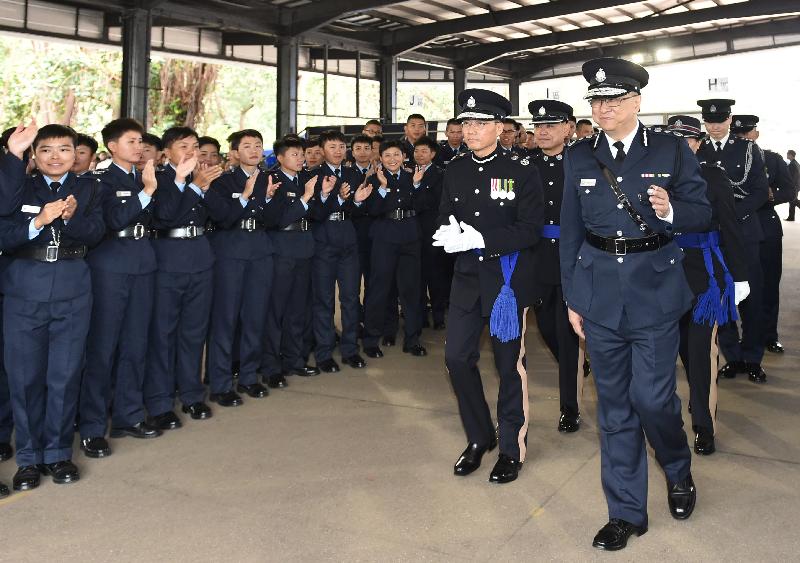 The Commissioner of Police, Mr Lo Wai-chung (first right) and the Deputy Commissioner of Police (Operations), Mr Lau Yip-shing (second right), meet graduates after the passing-out parade held at the Hong Kong Police College today (November 17).