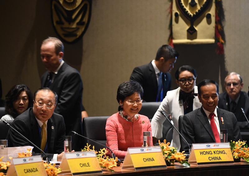 行政长官林郑月娥（中）今日（十一月十七日）下午在巴布亚新畿内亚莫尔兹比港出席亚太区经济合作组织与太平洋岛国领导人对话。
