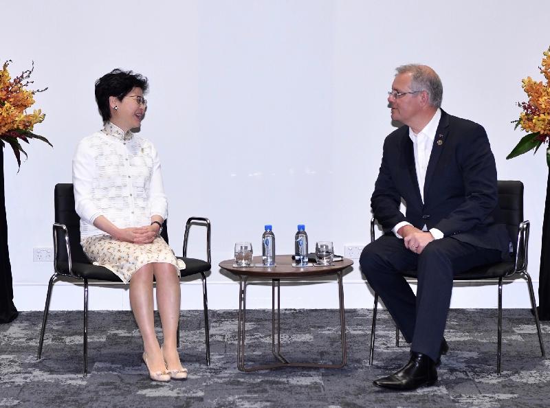 The Chief Executive, Mrs Carrie Lam (left), meets with the Prime Minister of Australia, Mr Scott Morrison (right), in Port Moresby, Papua New Guinea today (November 18) .