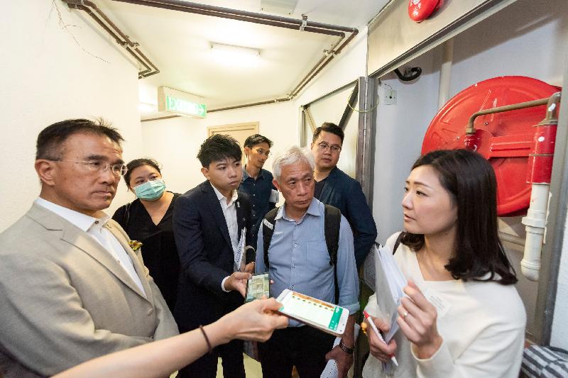 Members of the Legislative Council today (November 19) observe the public facilities in Ying Tung Estate.
