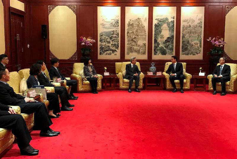 The Secretary for the Civil Service, Mr Joshua Law, is leading a delegation of 11 Permanent Secretaries and Heads of Department of the Hong Kong Special Administrative Region Government for a national studies course and visit programme in Beijing. Photo shows Mr Law (third right) and delegation members today (November 20) calling at the Hong Kong and Macao Affairs Office (HKMAO) of the State Council and meeting with the Director of the HKMAO, Mr Zhang Xiaoming (second right).
