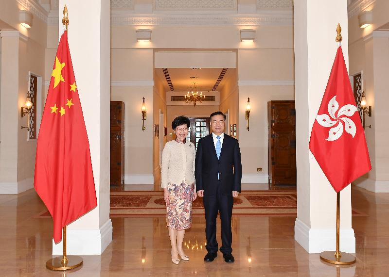 The Chief Executive, Mrs Carrie Lam (left), met the Secretary of the CPC Guangdong Provincial Committee, Mr Li Xi (right), at Government House this morning (November 20).