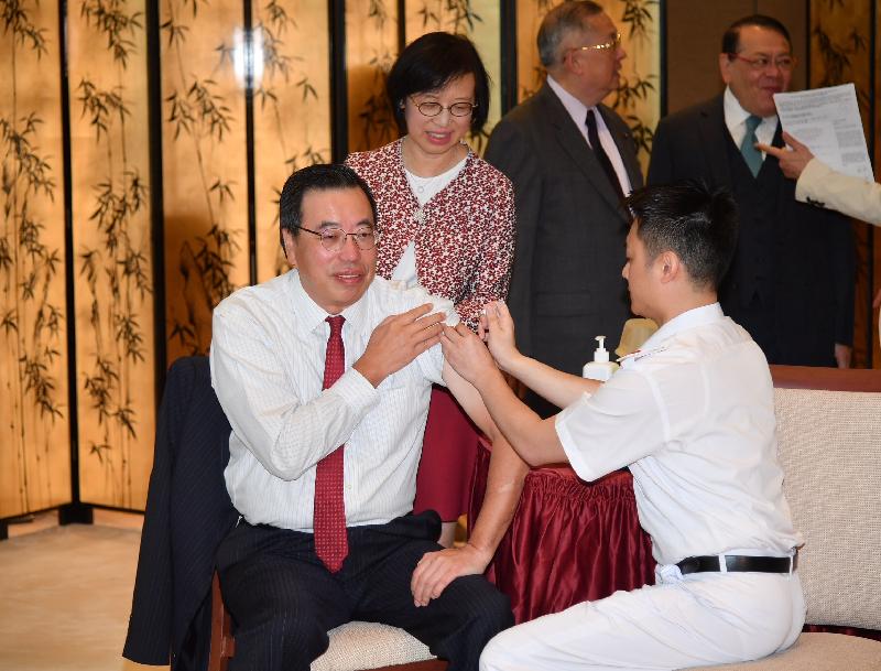 The President of the Legislative Council (LegCo), Mr Andrew Leung (first left), today (November 21) receives seasonal influenza vaccination at the LegCo Complex. Looking on is the Secretary for Food and Health, Professor Sophia Chan (second left).