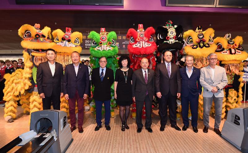 The Chief Secretary for Administration, Mr Matthew Cheung Kin-chung, attended the 2018 CGSE · Million Tinkle World Men Championships this evening (November 24). Photo shows (from left) the Chairman of the South China Athletic Association, Mr Andy Lo; the Chairman of the Major Sports Events Committee, Mr Karl Kwok; the President of the Sports Federation & Olympic Committee of Hong Kong, China, Mr Timothy Fok; the Chairman of Hong Kong Tenpin Bowling Congress Limited, Ms Vivien Lau; Mr Cheung; the President of World Bowling, Sheikh Talal Mohammad Al-Sabah; the President of the Chinese Gold & Silver Exchange Society, Dr Haywood Cheung; and the Chairman of Million Tinkle Gold Trader Limited, Mr Johnny Cheung, at the lion dance eye-dotting ceremony. 