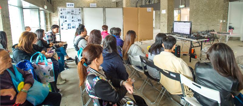 The Hong Kong Housing Authority’s new estate, Hoi Ying Estate in Cheung Sha Wan, Kowloon started its residential intake today (November 26), providing 1 319 public rental flats for about 3 400 residents. Photo shows residents attending an intake briefing.