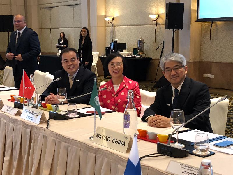 The Secretary for Food and Health, Professor Sophia Chan, today (November 26) attended the Ministerial Conference on Diabetes in Singapore. Professor Chan (centre) is pictured with the Deputy Director-General of the Chinese Center for Disease Control and Prevention, Professor Li Xinhua (left), and the Director of the Health Bureau of the Macao Special Administrative Region Government, Dr Lei Chin-ion (right), at the conference.