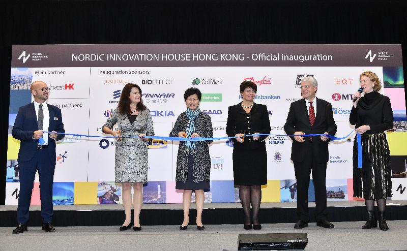 The Chief Executive, Mrs Carrie Lam, attended the Inauguration of Nordic Innovation House (NIH) Hong Kong, held at PMQ this afternoon (November 28). Photo shows Mrs Lam (third left); the Community Director of the NIH Hong Kong, Mr Christian Bergenstråhle (first left); the Finnish Minister of Transport, Communication and Nordic Cooperation, Ms Anne Berner (third right); the Swedish Minister for EU Affairs and Trade, Ms Anne Linde (second left); the Secretary General of the Nordic Council of Ministers, Mr Dagfin Høybråten (second right), at the ribbon cutting ceremony. 
