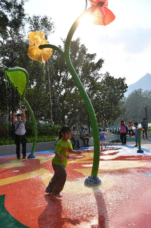 The inclusive playground in Tuen Mun Park will be opened for public use on December 3. It is the first barrier-free play space for children in Hong Kong incorporating two natural elements, water and sand, in its design. Photo shows the Flower Dew Plaza with the provision of flower-shaped splash pads where children can have fun playing with water in the park.