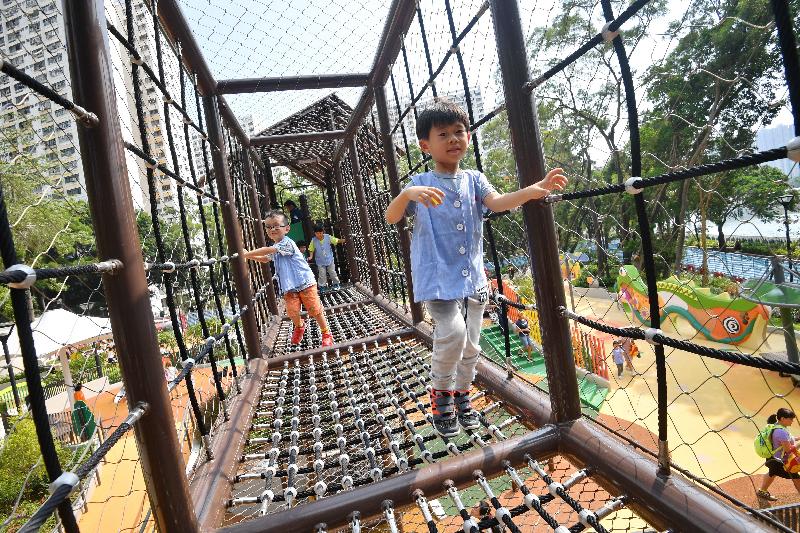 The inclusive playground in Tuen Mun Park will be opened for public use on December 3. Children can enjoy challenges on the climbing tower and nets with different heights and difficulty levels in the Reptile Paradise.