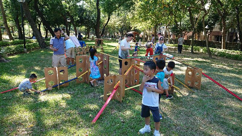 The Leisure and Cultural Services Department (LCSD) has assisted the Playright Children's Play Association and relevant non-governmental organisations to roll out a three-year Community Build Playground (CBP) project at four major LCSD parks in order to enhance the play experience of children. CBP is a new concept that enables children to partner with their parents, by using simple tools, to create their own playground and to explore through imagination and co-operation in the parks.