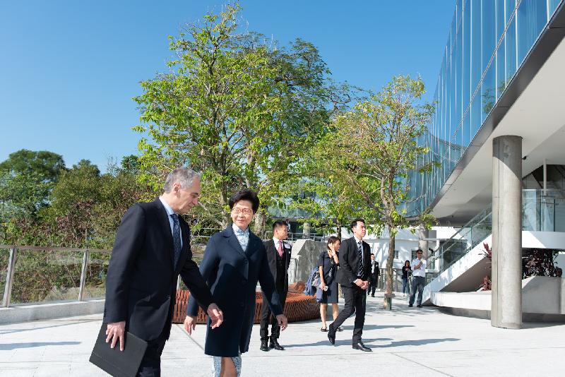 The Chief Executive, Mrs Carrie Lam, attended the opening ceremony of the Hong Kong Jockey Club University of Chicago Academic Complex | The University of Chicago Francis and Rose Yuen Campus in Hong Kong today (November 30). Photo shows Mrs Lam (second left) meeting with the President of the University of Chicago, Professor Robert Zimmer (first left), upon her arrival.