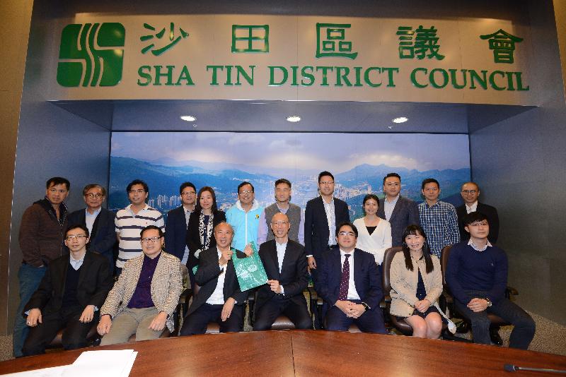The Secretary for the Environment, Mr Wong Kam-sing (front row, centre), visits the Sha Tin District Council today (November 30) to meet with its Chairman, Mr Ho Hau-cheung (front row, third left), and members to understand more about their concerns on district environmental issues.