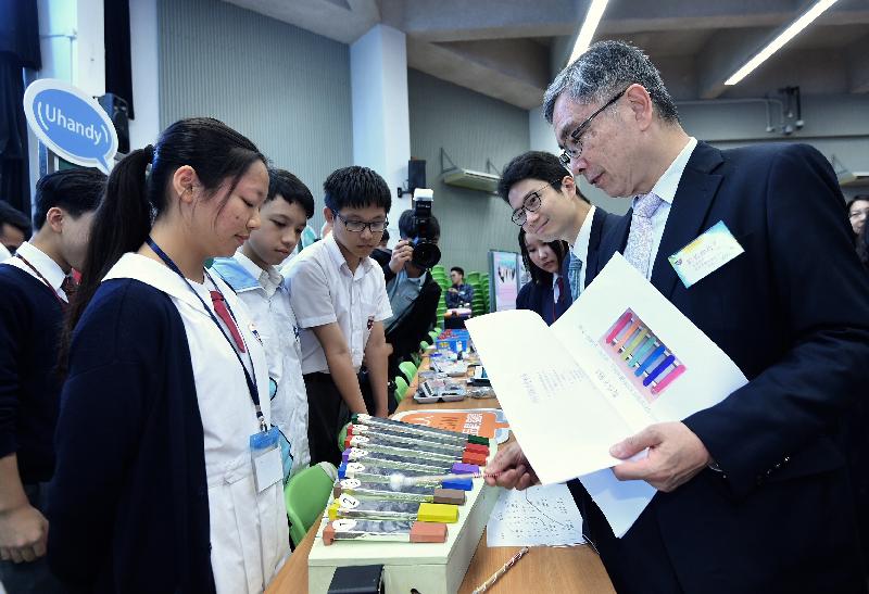 The Secretary for Financial Services and the Treasury, Mr James Lau (first right), visited Caritas Fanling Chan Chun Ha Secondary School today (November 30) to take part in the school's STEM (science, technology, engineering and mathematics) exhibition. Accompanying him is the Under Secretary for Financial Services and the Treasury, Mr Joseph Chan (second right).