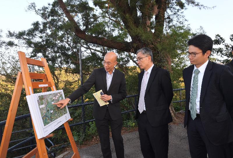The Secretary for Financial Services and the Treasury, Mr James Lau (centre), visited North District today (November 30) and is briefed by officers from the Planning Department and the Civil Engineering and Development Department on the planning for Lok Ma Chau Loop. Looking on is the Under Secretary for Financial Services and the Treasury, Mr Joseph Chan (first right).