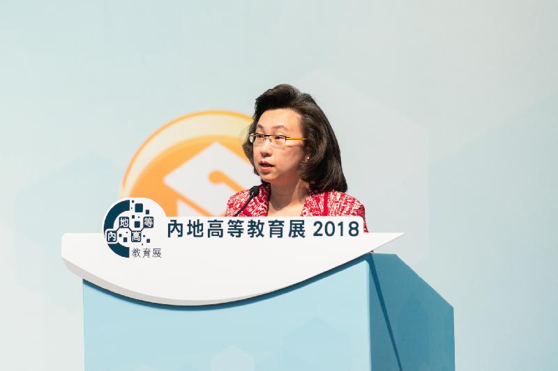 The Mainland Higher Education Expo 2018, jointly organised by the Ministry of Education and the Education Bureau of the Hong Kong Special Administrative Region Government, is being held today (December 1) and on December 2 at the Hong Kong Convention and Exhibition Centre in Wan Chai. Photo shows the Permanent Secretary for Education, Mrs Ingrid Yeung, speaking at the opening ceremony.