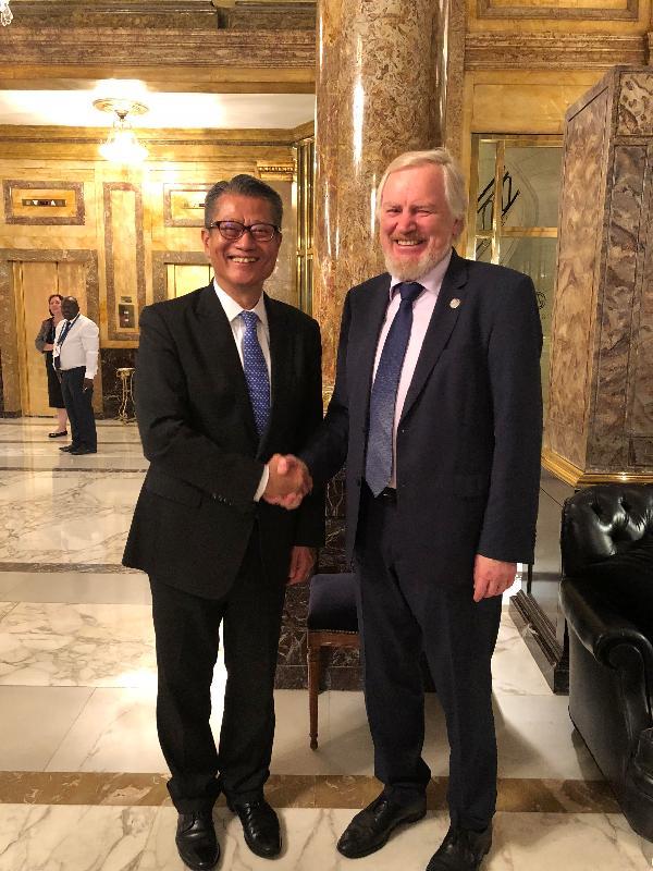 The Financial Secretary, Mr Paul Chan (left), met with the Deputy Finance Minister of the Russian Federation, Mr Sergey Storchak, yesterday (November 29, Buenos Aires time) before attending the Group of Twenty Leaders' Summit in Buenos Aires, Argentina.