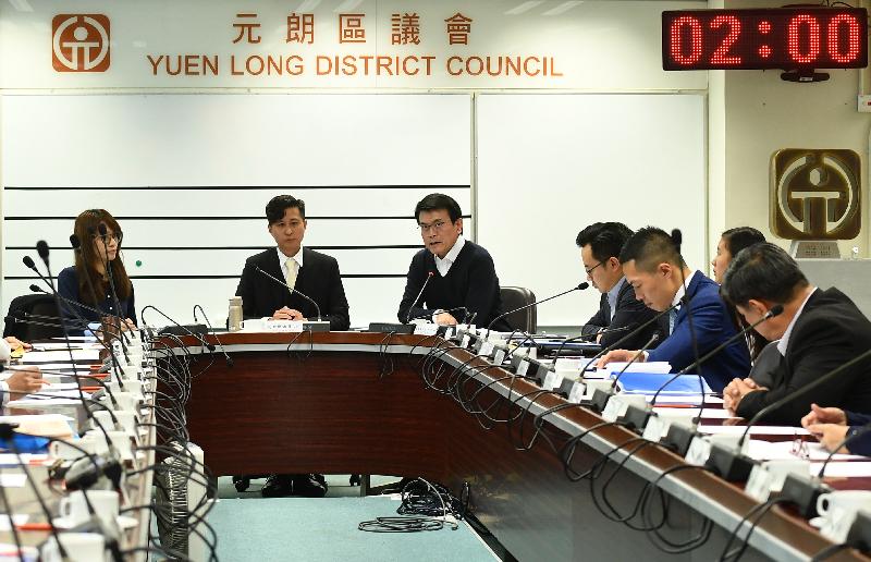 The Secretary for Commerce and Economic Development, Mr Edward Yau (third left), meets with members of the Yuen Long District Council to listen to their views on various local issues during his visit to Yuen Long District today (December 3).