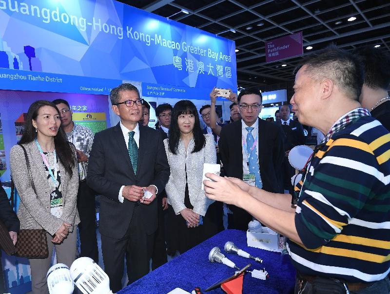 The Financial Secretary, Mr Paul Chan, attended the Opening Ceremony of the Hong Kong Trade Development Council (HKTDC) SmartBiz Expo and Asian E-tailing Summit this morning (December 5). Photo shows Mr Chan (second left) accompanied by the Executive Director of the HKTDC, Ms Margaret Fong (third left), touring an Expo booth.