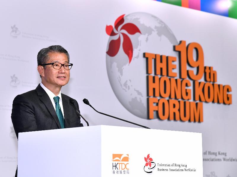 The Financial Secretary, Mr Paul Chan, delivers the keynote speech at the 19th Hong Kong Forum luncheon this afternoon (December 5).