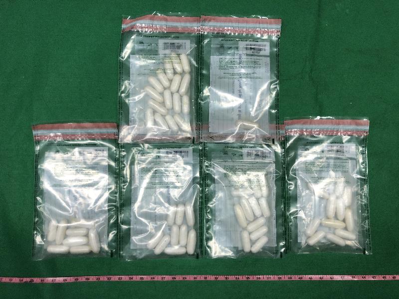 Hong Kong Customs today (December 5) seized about 1 kilogram of suspected cocaine from a male passenger at Hong Kong International Airport.