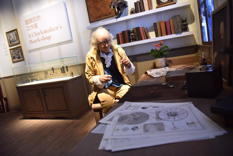 香港科學館明日（十二月七日）起舉行兩個全新特備展覽「匠心獨運──鐘錶珍寶展」與「絲路山水地圖展」。圖示「匠心獨運──鐘錶珍寶展」展出十八世紀歐洲工匠的工作間場景。