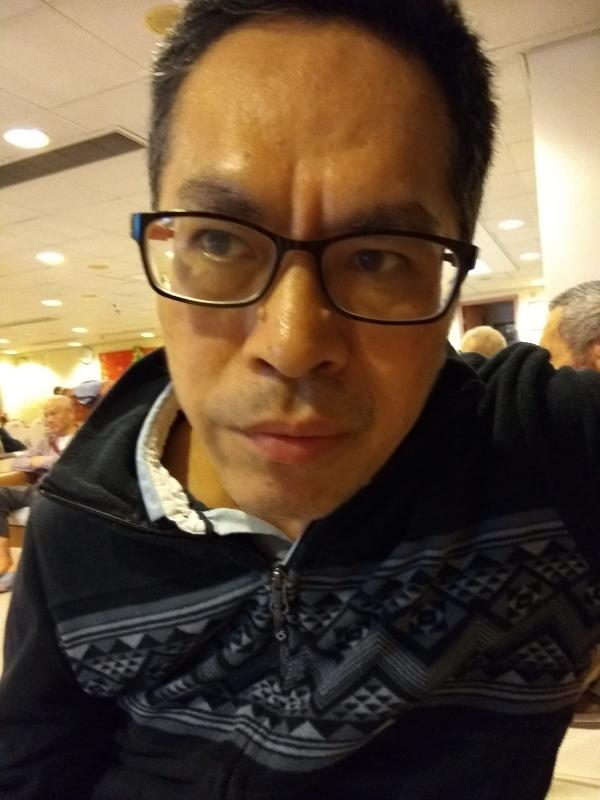 Ho Tak-kuen, Jimmy, aged 59, is about 1.7 metres tall, 69 kilograms in weight and of medium build. He has a pointed face with yellow complexion, short straight black hair and two moles on his nose. He was last seen wearing black-rimmed glasses, a dark blue sweater, dark blue sports trousers and sandals.