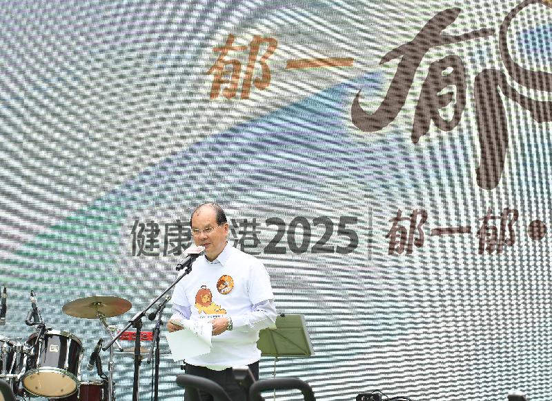 政务司司长张建宗今日（十二月八日）在「健康香港2025 | 郁一郁‧健康啲」宣传运动启动礼致辞。