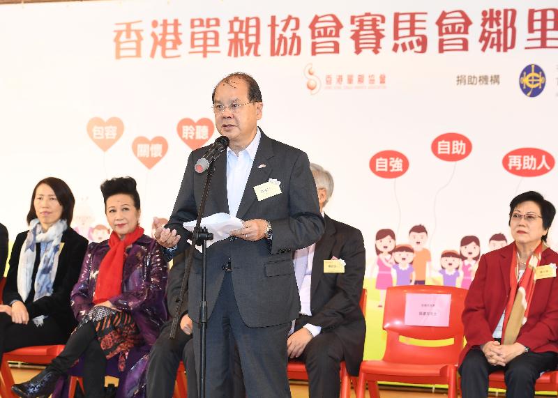 政務司司長張建宗今日（十二月八日）在香港單親協會賽馬會鄰里支援中心開幕典禮致辭。