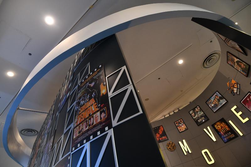 香港特区政府庆祝国家改革开放四十周年：「飞跃四十载 同发展‧共繁荣」展览今日（十二月十一日）于香港历史博物馆开幕。图示展览中的影视区。