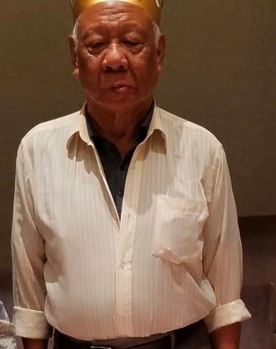 Shek Ming-kwun, aged 81, is about 1.68 metres tall, 77 kilograms in weight and of fat build. He has a round face with yellow complexion and short white hair. He was last seen wearing a black long-sleeved shirt, grey trousers and carrying a black shoulder bag.