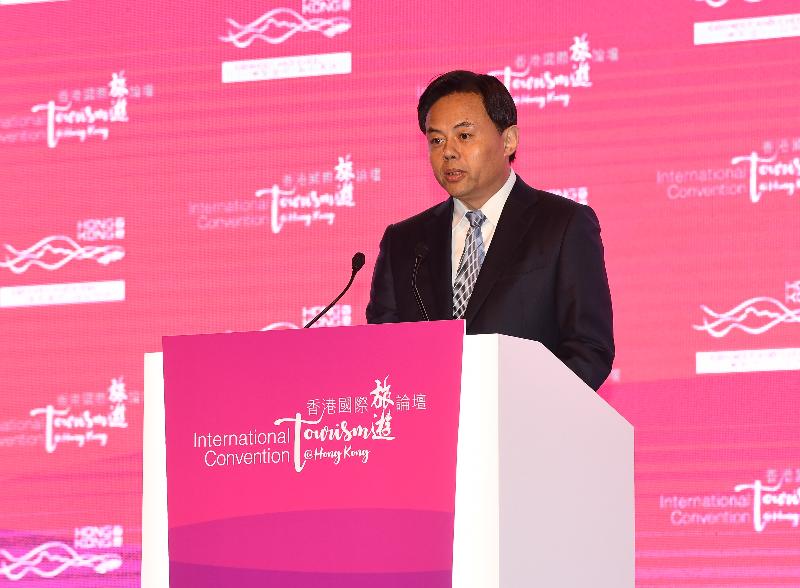 Member of the Leadership of the Ministry of Culture and Tourism, Mr Yu Qun, today (December 12) delivers an opening address at the Hong Kong International Tourism Convention jointly organised by the Government, the Hong Kong Tourism Board and the Travel Industry Council of Hong Kong. 
