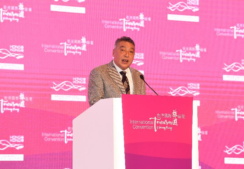 The Vice Governor of Guangdong Province, Mr Xu Ruisheng, today (December 12) delivers an opening address at the Hong Kong International Tourism Convention jointly organised by the Government, the Hong Kong Tourism Board and the Travel Industry Council of Hong Kong. 
