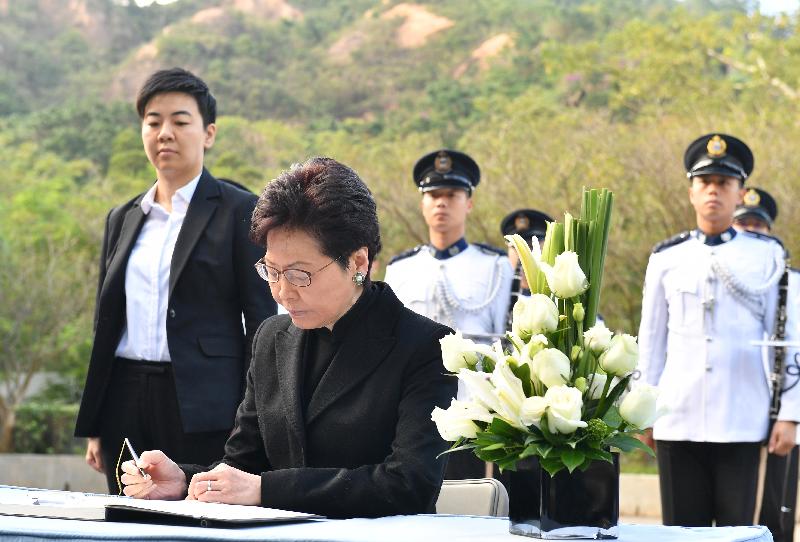 The Chief Executive, Mrs Carrie Lam, attended a ceremony to commemorate Nanjing Massacre National Memorial Day at the Hong Kong Museum of Coastal Defence this morning (December 13). Photo shows Mrs Lam signing the memorial book.