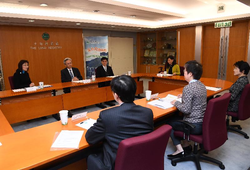 The Secretary for the Civil Service, Mr Joshua Law (second left), accompanied by the Permanent Secretary for the Civil Service, Mr Thomas Chow (third left), visited the Land Registry today (December 14). He is pictured meeting with the Land Registrar, Ms Doris Cheung (first left), and the directorate staff to get an update on the department's work.